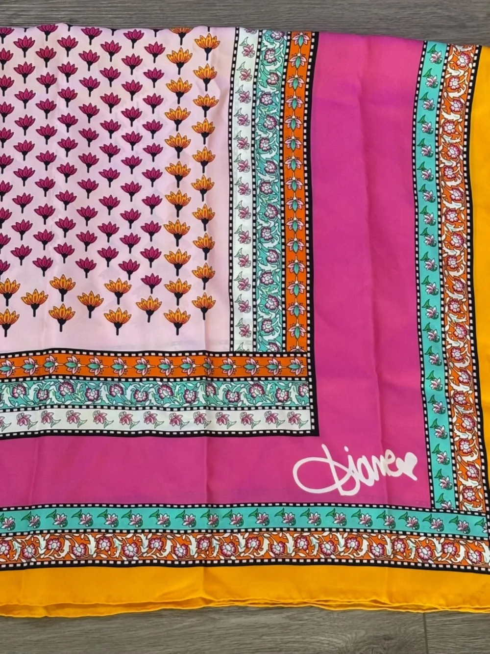 DVF Diane Von Furstenberg Womens Large Square Scarf 100% Silk Pink Floral Signed